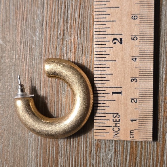 Elegant Gold Hoop Earrings - Picture 10 of 10